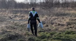 Działkowcy wyrzucają śmieci z działek na łąki: „Tylko dzisiaj przyłapałem dwie osoby