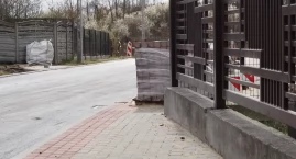 Chodnik z przeszkodami: „Nie rozumiem, dlaczego urząd tego nie dopilnował