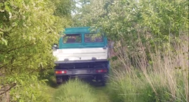 Wywozi śmieci do lasu i nic sobie z tego nie robi. Choć są dowody