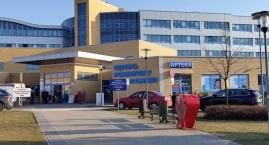 40-latka kierująca Volkswagenem potrąciła pieszego. Na parkingu szpitala. 66-latek doznał obrażeń ciała