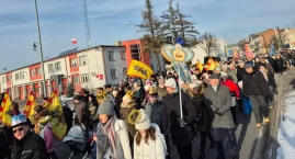 [ZDJĘCIA] XIV Radomszczański Orszak Trzech Króli przeszedł ulicami Radomska