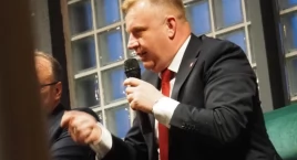 Zarobki władzy: Więcek zarabia więcej. Samorządowcy zarabiają za mało? W stosunku do średniej krajowej - nie