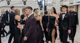 [ZDJĘCIA] Studniówka maturzystów Elektryka. Bal otworzył tradycyjny Polonez 