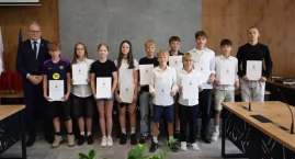 Najlepsi młodzi sportowcy i ich nauczyciele ze szkół&hellip;