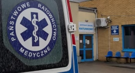 Strażacy pomagali ratownikom. 94-latek upadł i złamał biodro