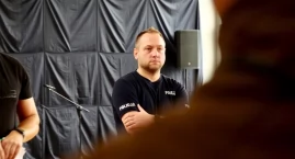 14-latka siedziała na krawędzi dachu. Sierżant Grzeg&hellip;