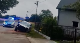 Wypadek w Koconi. 23-latek wjechał w przepust i ogro&hellip;