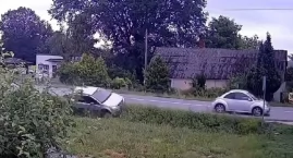 Samochód wylądował w rowie, kierująca trafiła do szp&hellip;