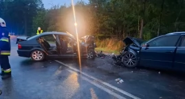 Wypadek w Józefowie. BMW czołowo zderzyło się z Audi&hellip;