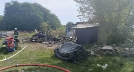 Pożar domu, przyczepy kempingowej i samochodu w miej&hellip;