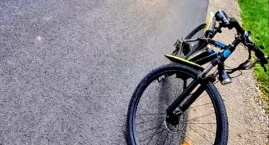 33-latek na rowerze elektrycznym wjechał do rowu. - &hellip;