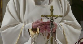 Fałszywy ksiądz odprawiał mszę w klasztorze w Gidlach. Wyprowadziła go policja 