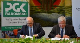Z szambem do Europy. Jak pani myśli, co do tego rowu trafia? To nie w porządku, ale co im kto zrobi?