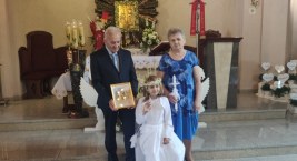Nadia Sierakowska przystąpiła do Pierwszej Komunii Świętej. To była msza święta specjalnie dla niej 