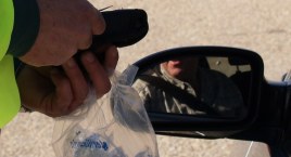 Kompletnie pijany 44-latek za kierownicą citroena. Trudno mu było jechać prosto