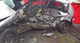 Śmiertelny wypadek w Dobryszycach. Zderzyły się dwa samochody osobowe