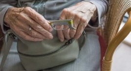 Pan Jakub: - Oszustka weszła do mieszkania mojej babci. Powiedziała, że jest z urzędu miasta. Chciała 200 złotych
