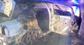 [ZDJĘCIA] Gmina Przedbórz. Strażacy ochotnicy gasili płonący samochód 
