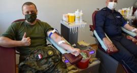 Policjanci, żołnierze i uczniowie oddali krew dla komendanta policji w Radomsku