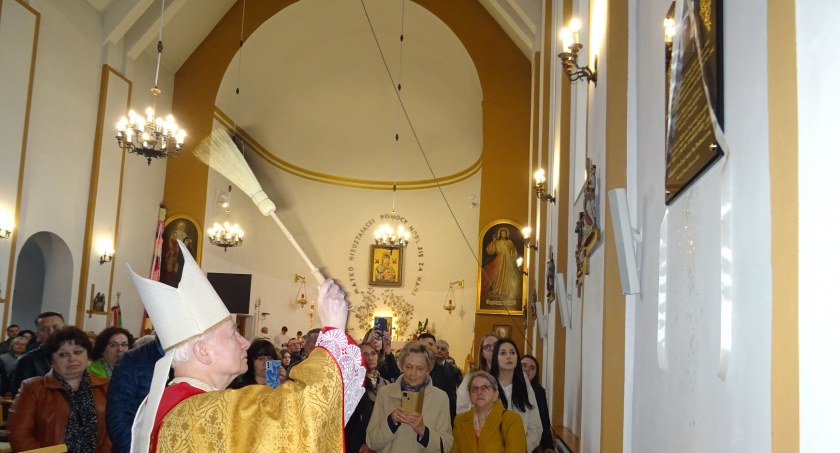 Tablica pamięci ks. Stanisława Borka poświęcona