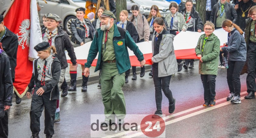 Harcerze nieśli biało-czerwoną flagę [ZDJĘCIA]