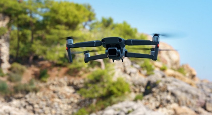 Co zawiera zestaw drona DJI Mavic 3 Pro Fly More Combo?