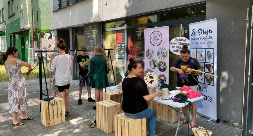 Weź szydełko, druty, włóczkę albo sznurek i przyjdź do Sernika