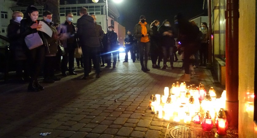 Ani jednej więcej - kolejny protest pod biurem posła Jana Warzechy