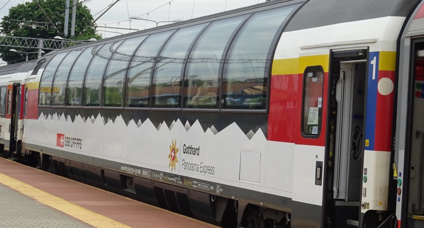 Wagon panoramiczny już jeździ przez Dębicę