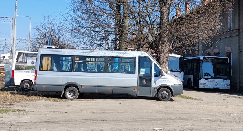 Autobusem, samochodem czy rowerem? Wypełnij ankietę