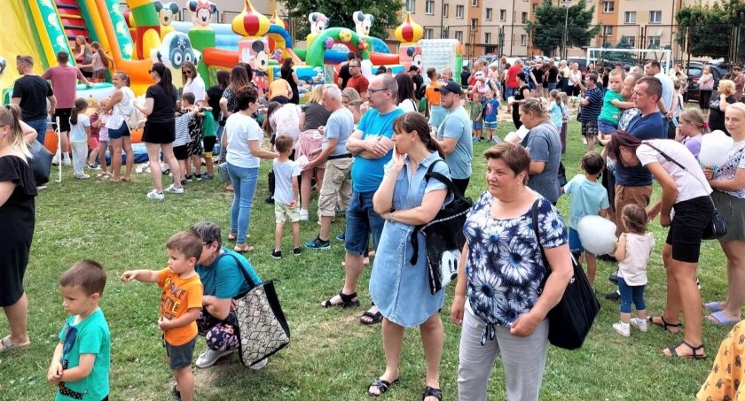 Osiedle Słoneczne: na boisku bawiły się całe rodziny - zdjęcia