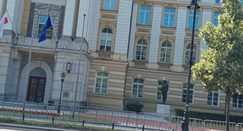 Z drogi śledzie, minister Dworczyk jedzie