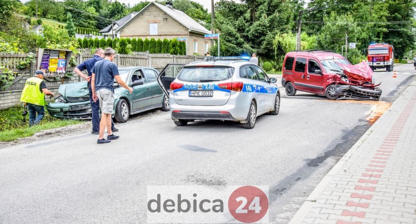 Kierująca renaultem wymusiła pierwszeństwo [ZDJĘCIA]