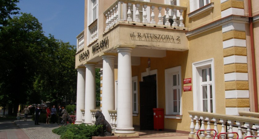 Zatrudnią informatyka i podinspektorów