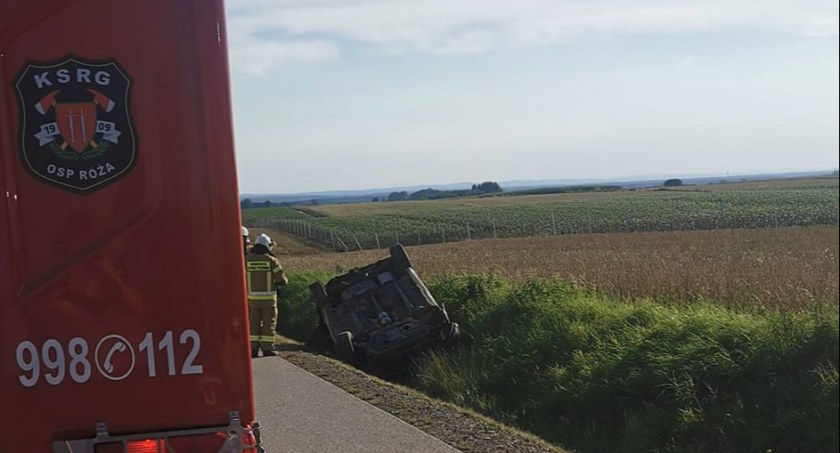 Stracił panowanie i dachował