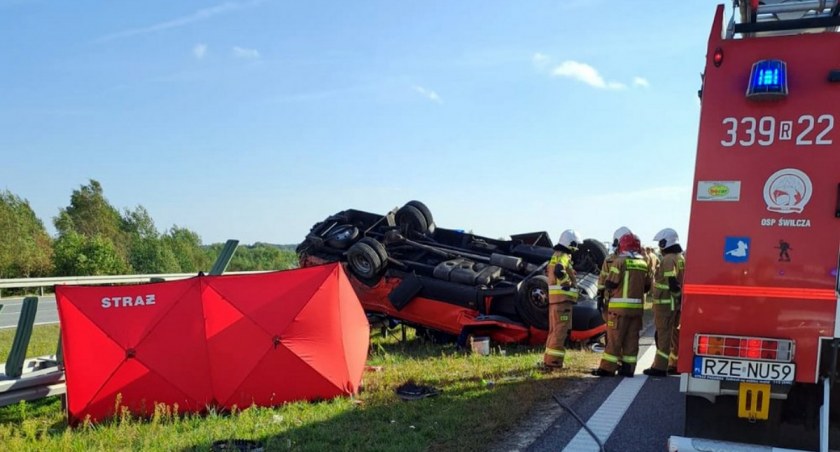 Jedną z opiekunek do szpitala zabrał śmigłowiec