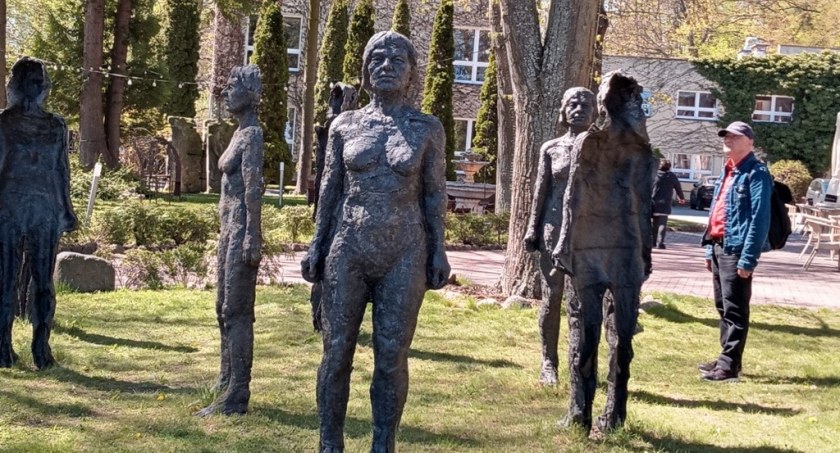 Kowal o Abakanowicz