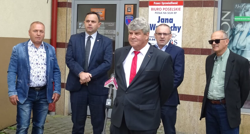 Konfederacja zarzuca posłowi hipokryzję i bierność