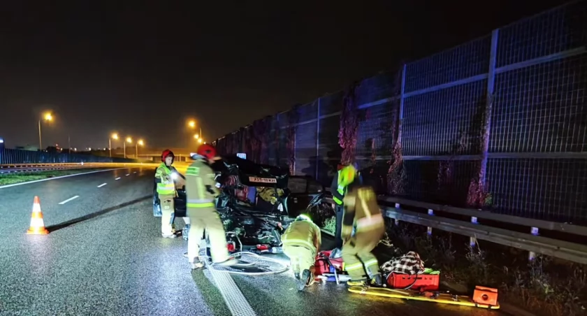 Wypadek na autostradzie. Jedna osoba trafiła do szpitala [ZDJĘCIA]