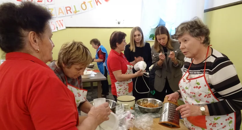 Najlepszą szarlotkę upiekły panie z KGW Brzeźnica