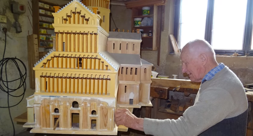 Sagrada Familia stanie obok kościoła św. Jadwigi