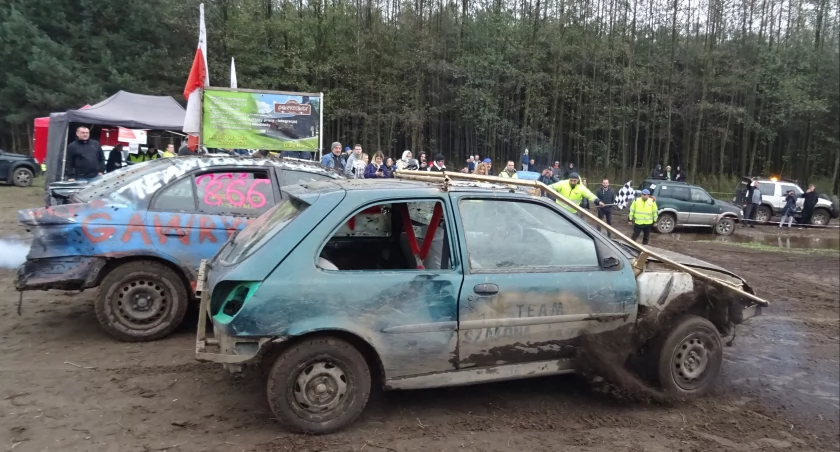 Wrak Race: jeździli i licytowali dla Mai i Nadii