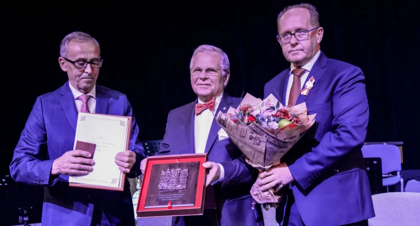 Prof. Mroczka honorowym, właściciele Taboru i OSP Dębica-Kędzierz zasłużeni
