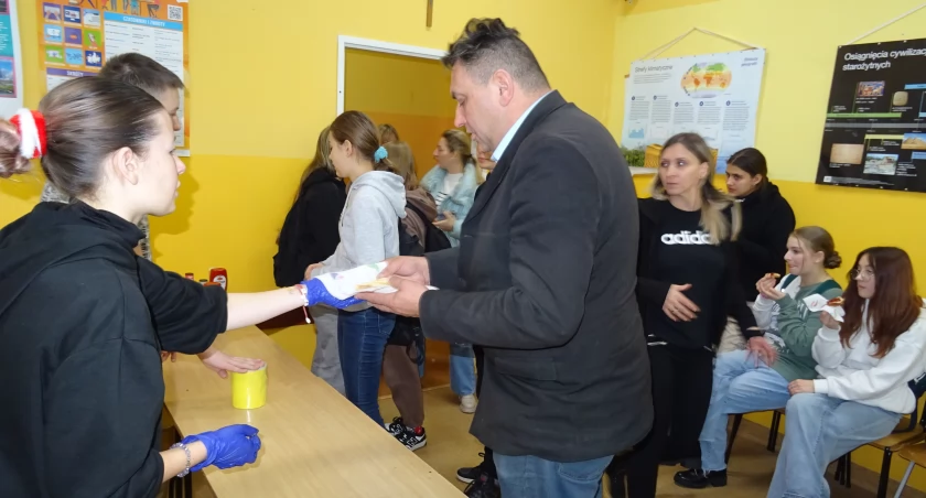 Młodzież z Kopernika wspiera Szlachetną Paczkę