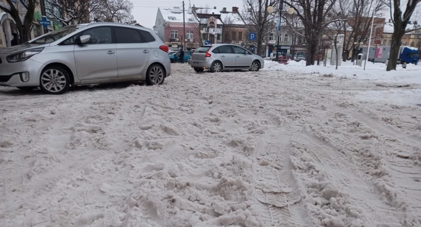 Nieodśnieżony, ale płatny