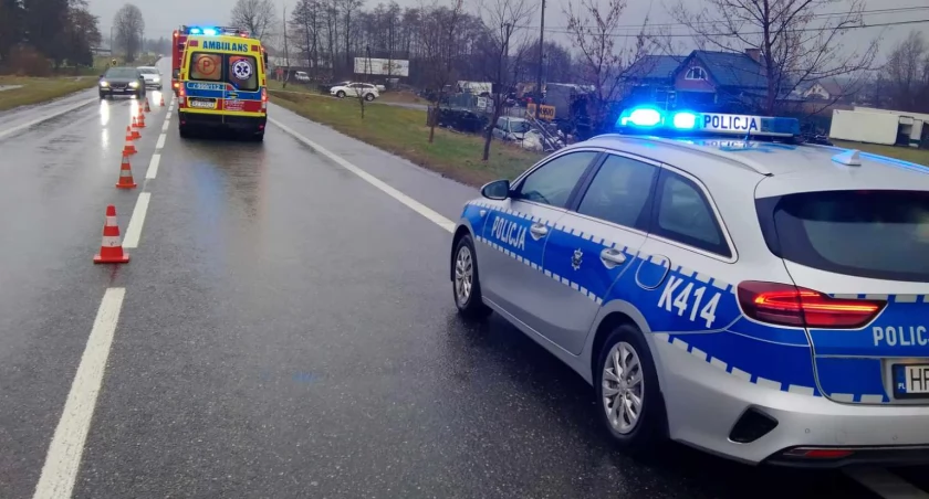 Twierdzi, że został potrącony, leżał wychłodzony przy drodze