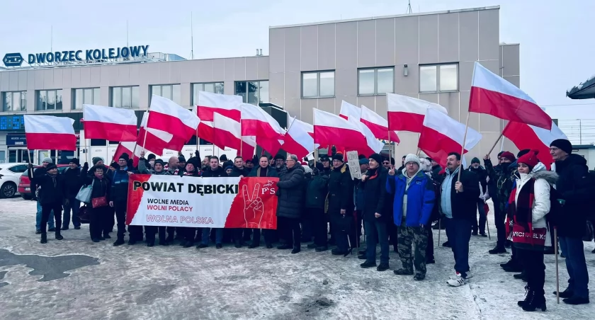 Na protest PiS do Warszawy pojechało ich prawie dwie setki