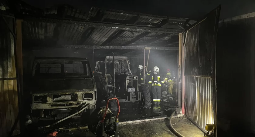 Ogień strawił wszystko, co było środku. Dwie osoby poszkodowane