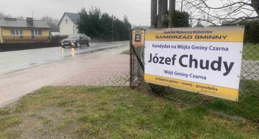 Ruszyła kampania banerowa na płotach
