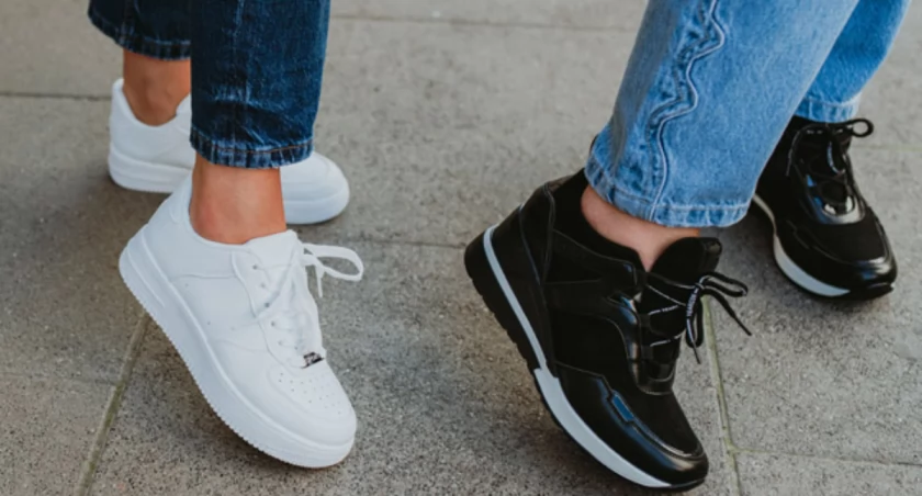 Sneakersy na koturnie alternatywą dla wysokich obcasów
